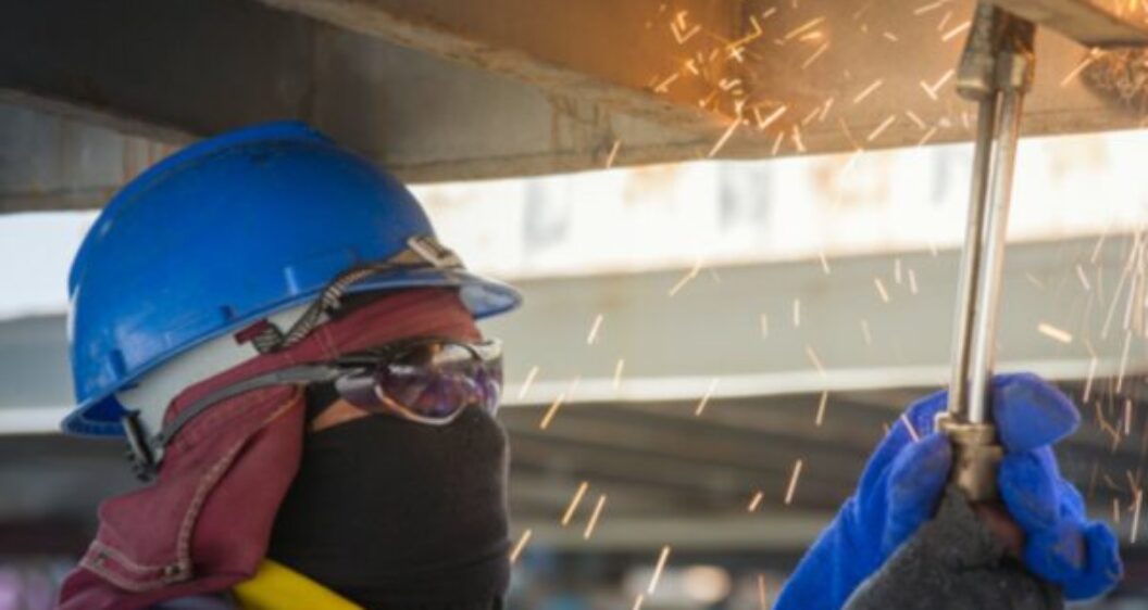Phillips Safety kreeg een totaalbeeld van hun bedrijfsprocessen, met real-time beheer van verkooporders, productie, voorraad en magazijnbeheer